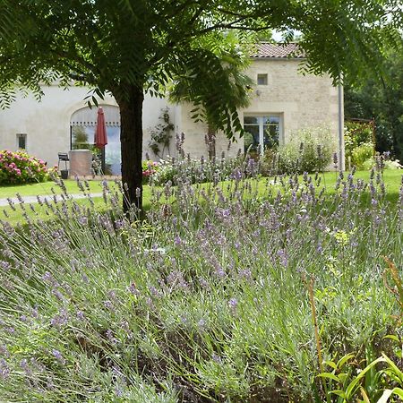 Le Logis De La Brumanderie - Saintes Fontcouverte (Charente-Maritime) Exterior foto