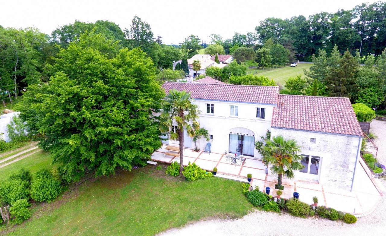 Le Logis De La Brumanderie - Saintes Fontcouverte (Charente-Maritime) Exterior foto